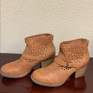 Cute Ankle Boots In Caramel Color